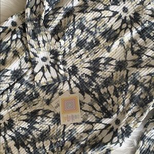 Lularoe Tie Dye NWT large Sarah